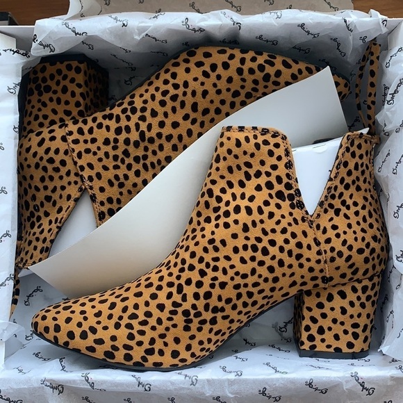 NIB Qupid Joann Low Cut Ankle Boots Leopard 8.5 - Picture 11 of 13